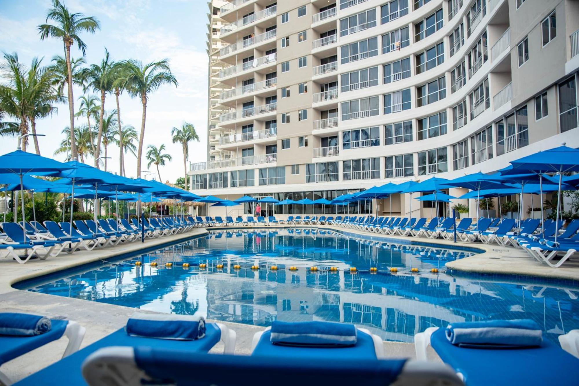 Ritz Acapulco All Inclusive Exterior photo The pool at the Royal Hawaiian Hotel