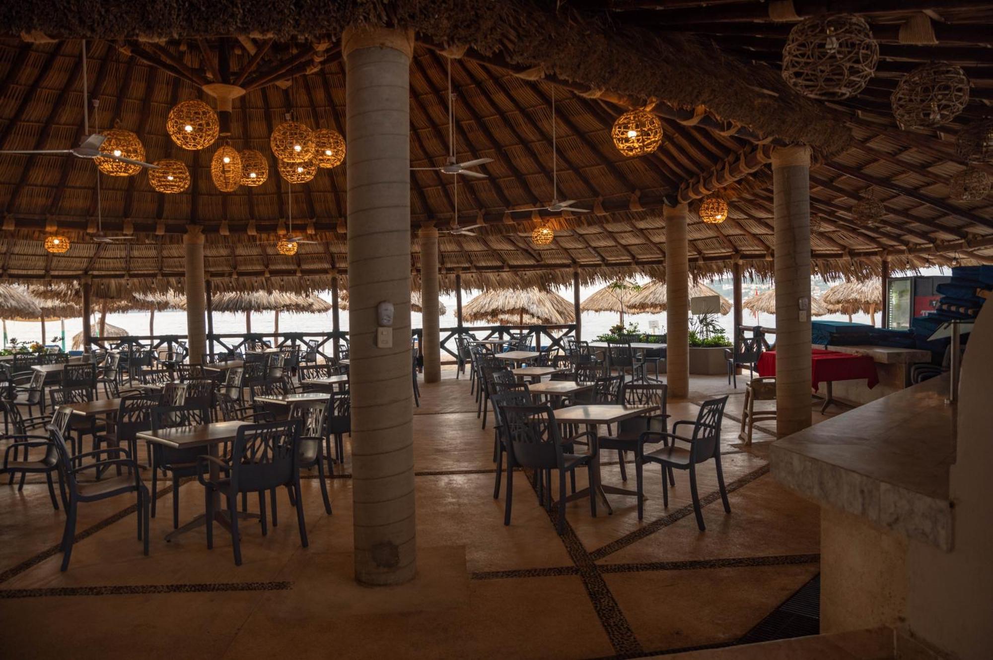 Ritz Acapulco All Inclusive Exterior photo The interior of the restaurant