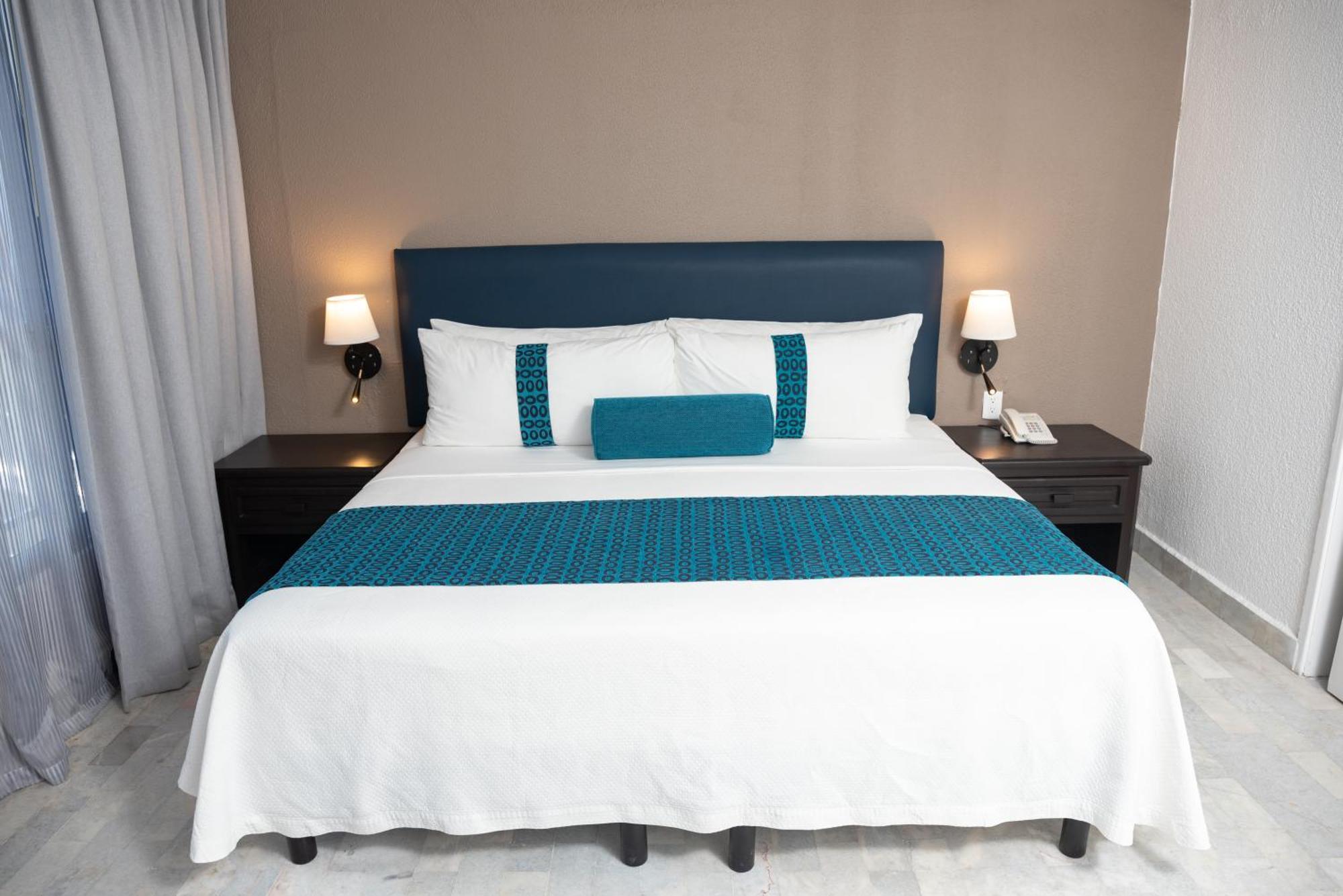 Ritz Acapulco All Inclusive Exterior photo A bed with a bed runner