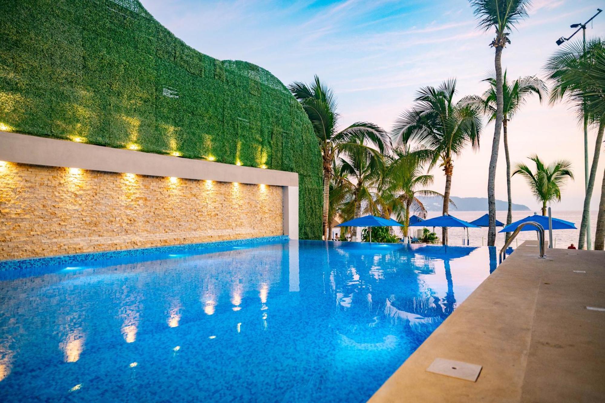 Ritz Acapulco All Inclusive Exterior photo The swimming pool at the resort