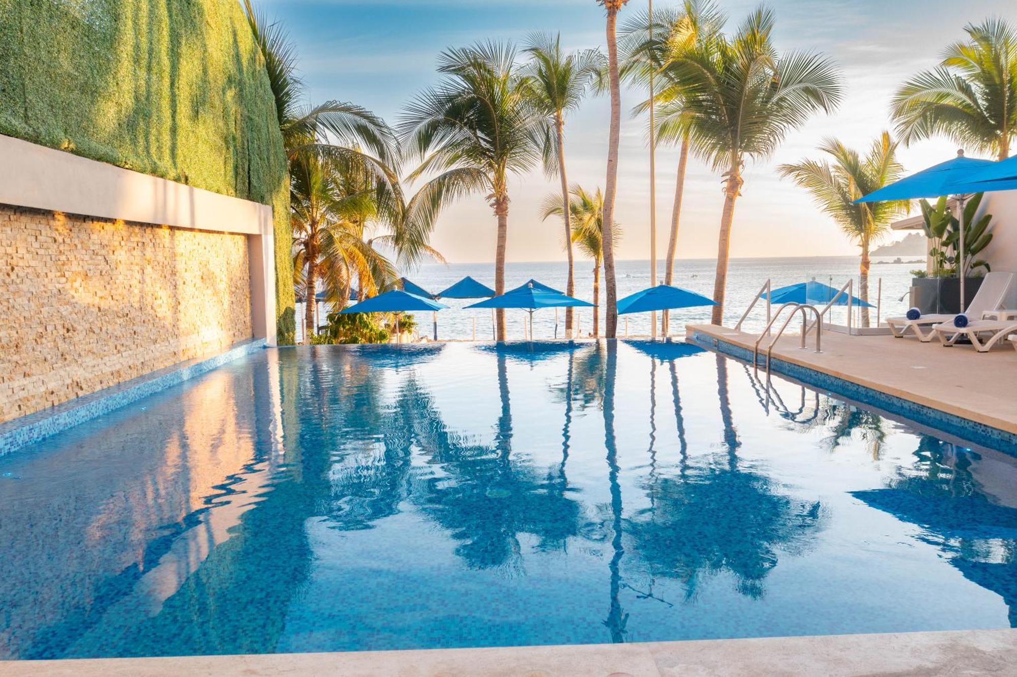 Ritz Acapulco All Inclusive Exterior photo Infinity pool at the beach
